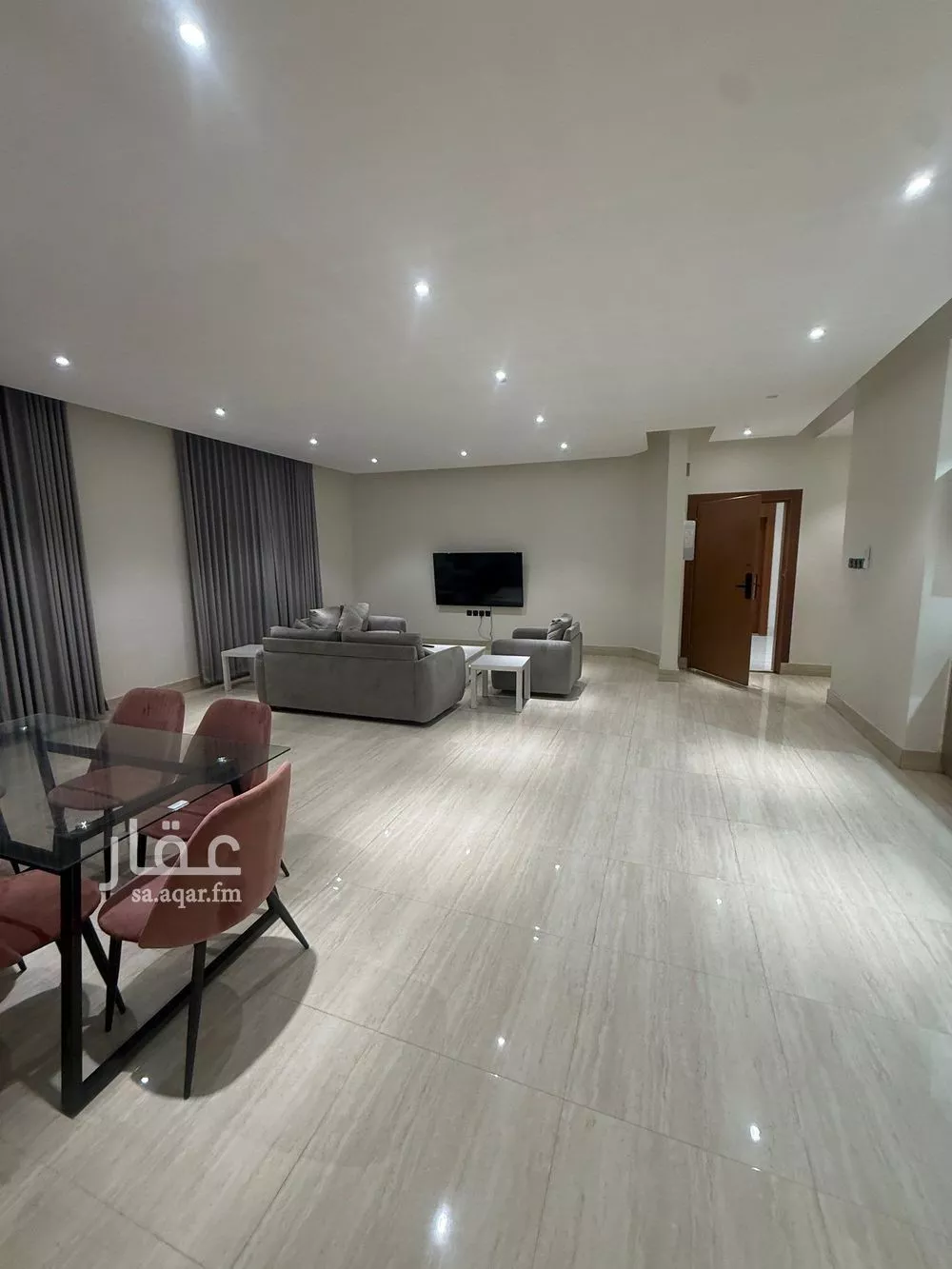 شقة 3 غرف في العقيق 5