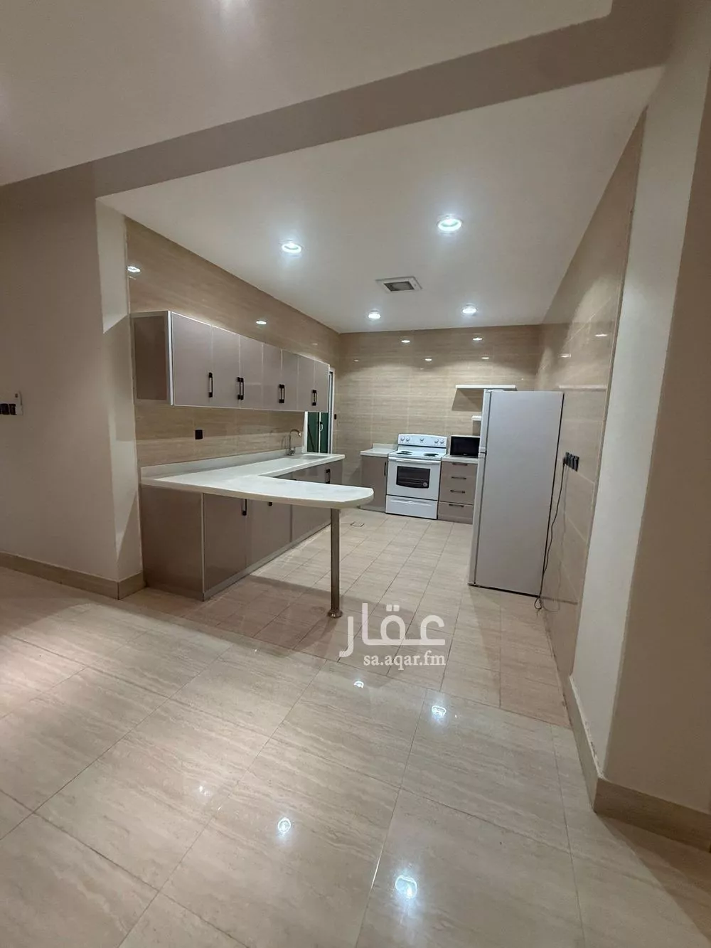 شقة 3 غرف في العقيق 6