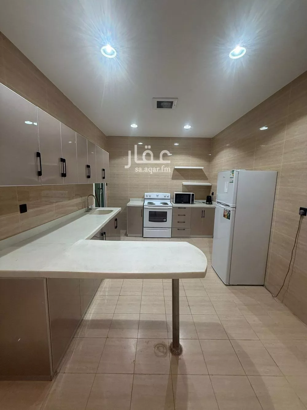 شقة 3 غرف في العقيق 8