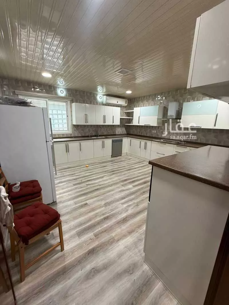 فيلا 5 غرف في عرقة 12