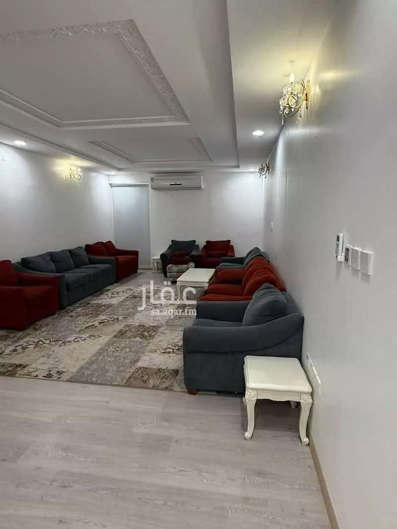 فيلا 5 غرف في عرقة 10