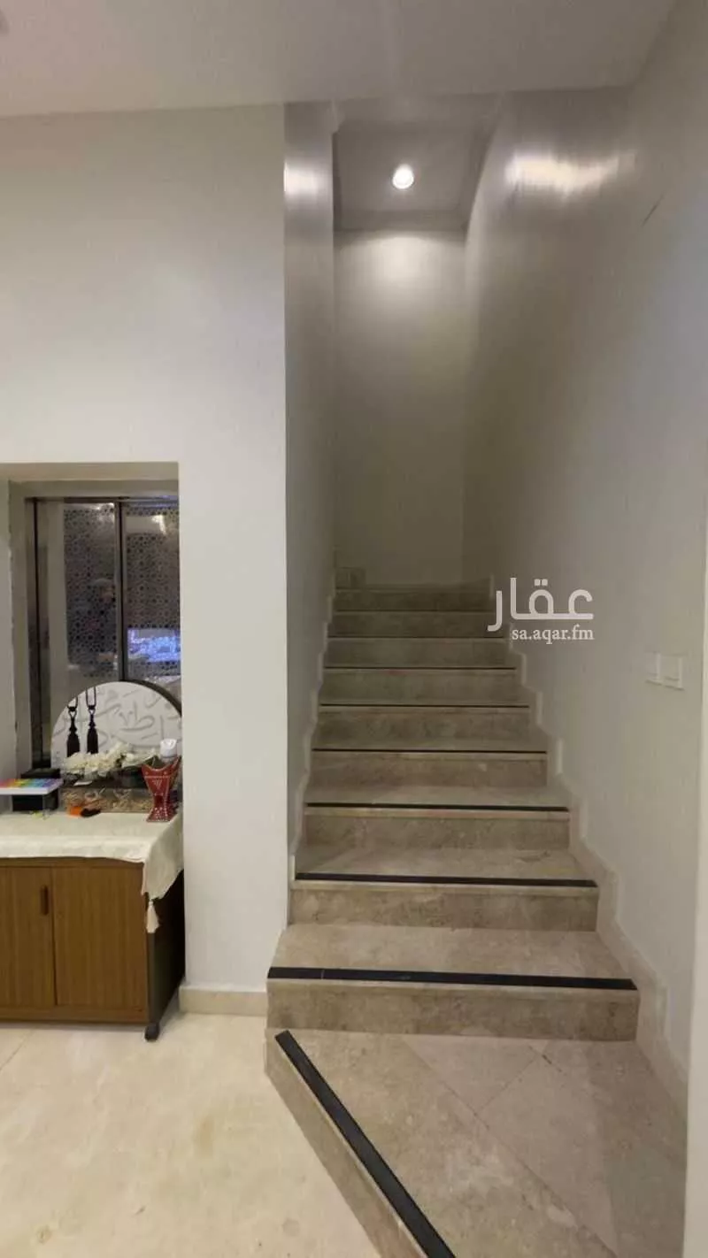 فيلا 6 غرف في الملقا 2