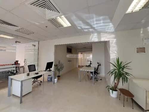 مكتب 400 م² في العليا 11