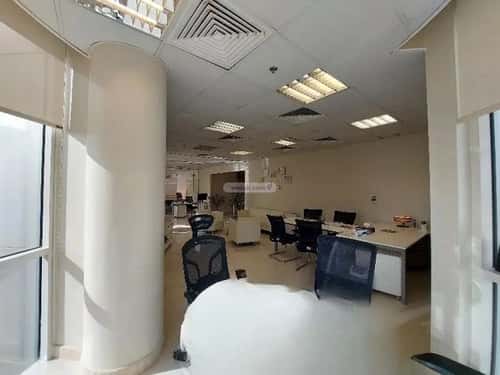 مكتب 400 م² في العليا 13