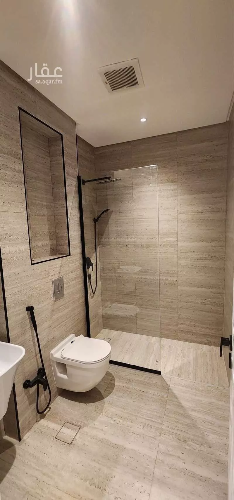 شقة 3 غرف في العقيق 4