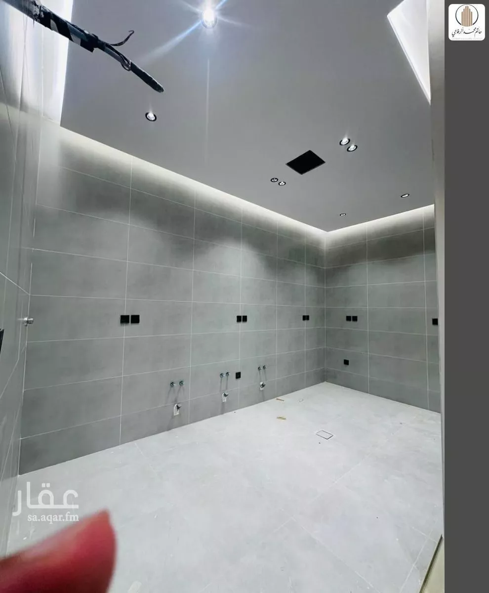 شقة 4 غرف في الروضة 8