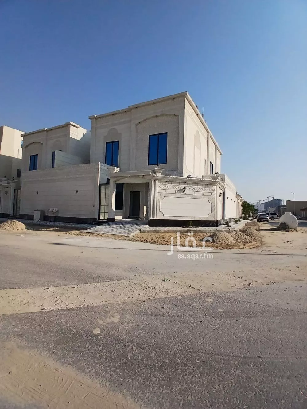 فيلا 9 غرف في ضاحية الملك فهد 4