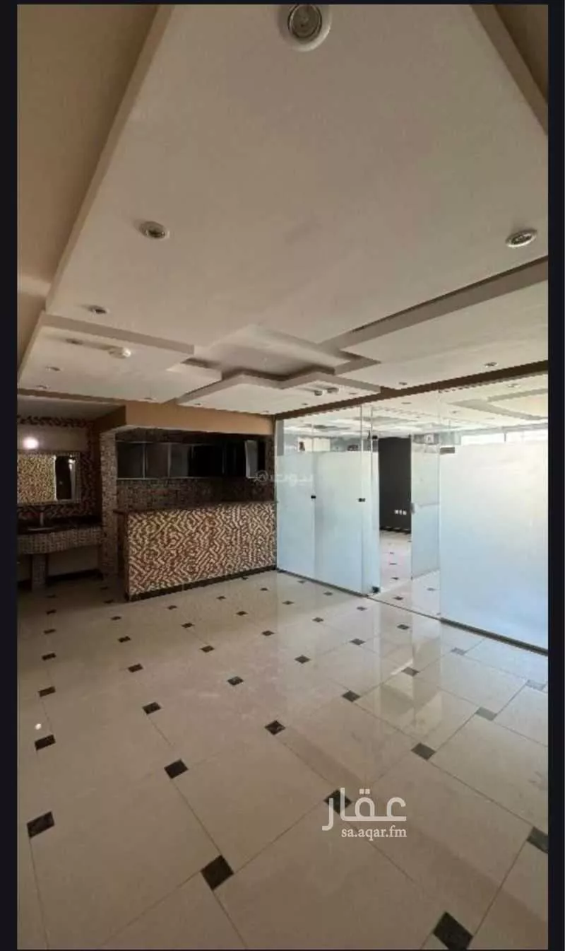 مكتب 1050 م² في الملقا 6