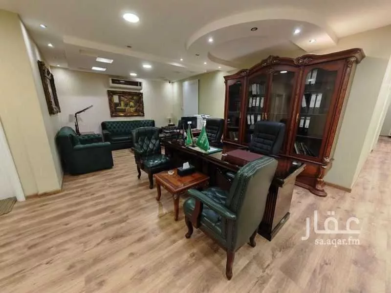 مكتب 3950 م² في الورود 4