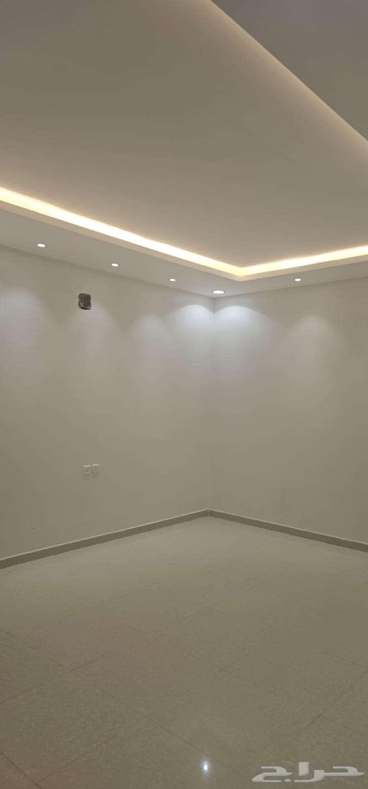شقة 3 غرف في النظيم 8