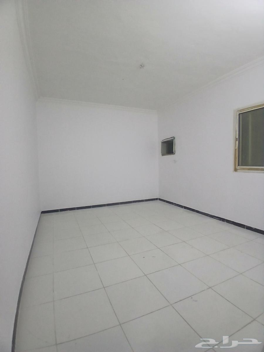 شقة 3 غرف في الرمال 4