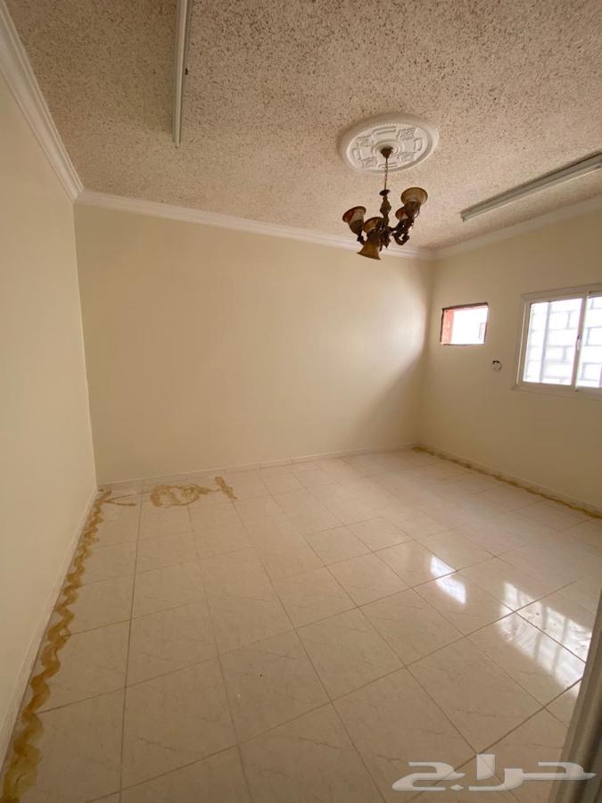 شقة 5 غرف في الرمال 13