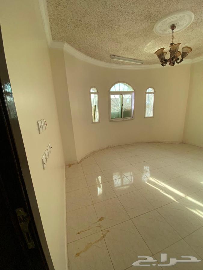 شقة 5 غرف في الرمال 6