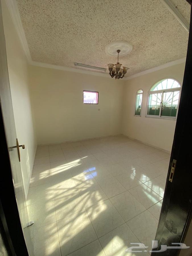 شقة 5 غرف في الرمال 8