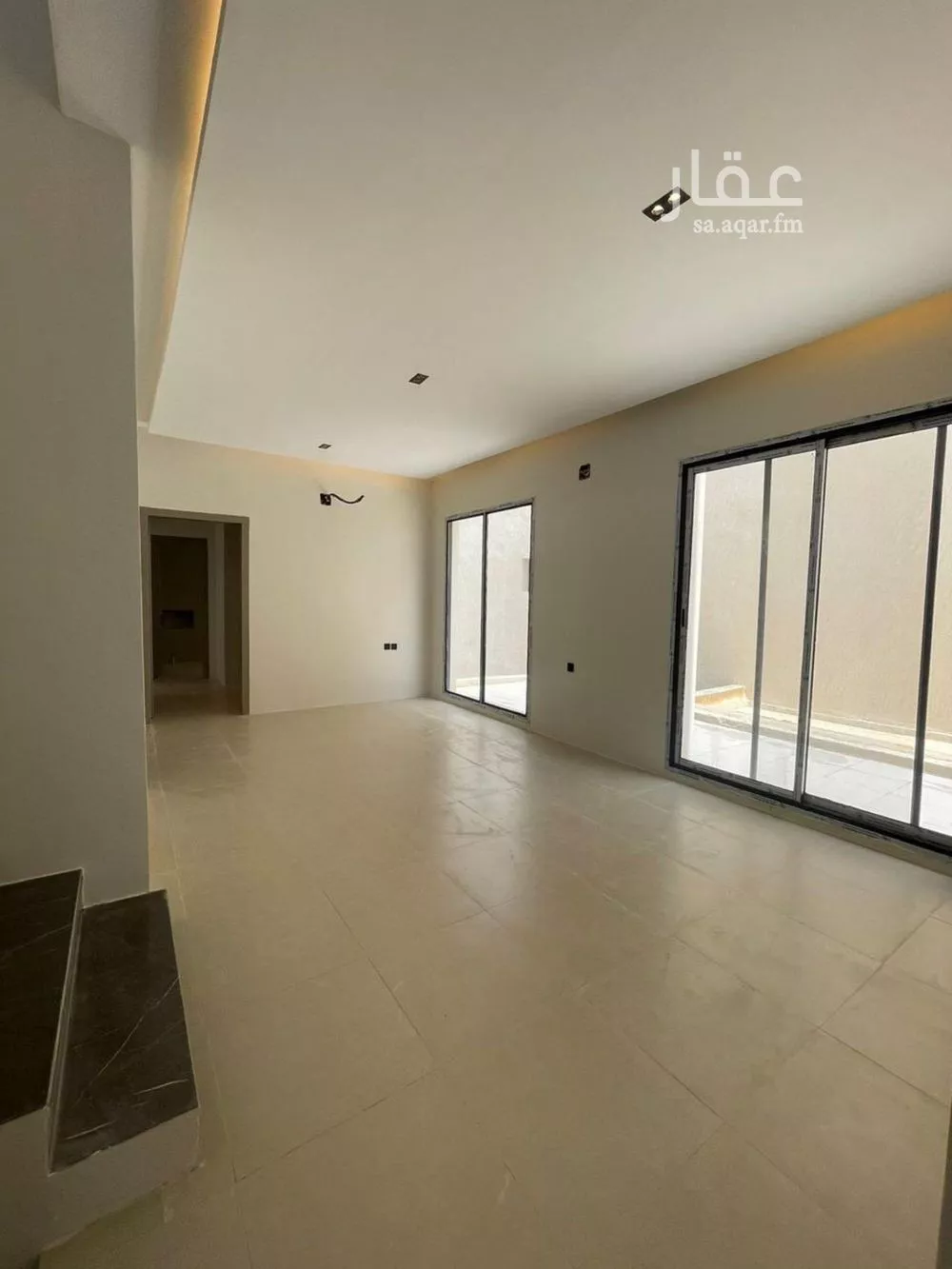 فيلا 5 غرف في الرمال 10