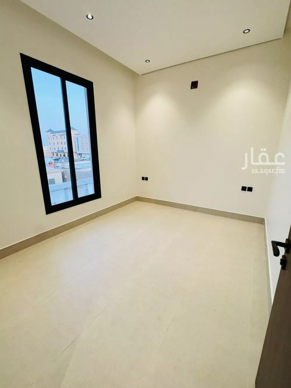 4 bedroom villa in Al Yarmouk 12
