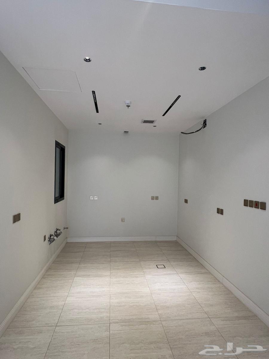 شقة 3 غرف في الرمال 10