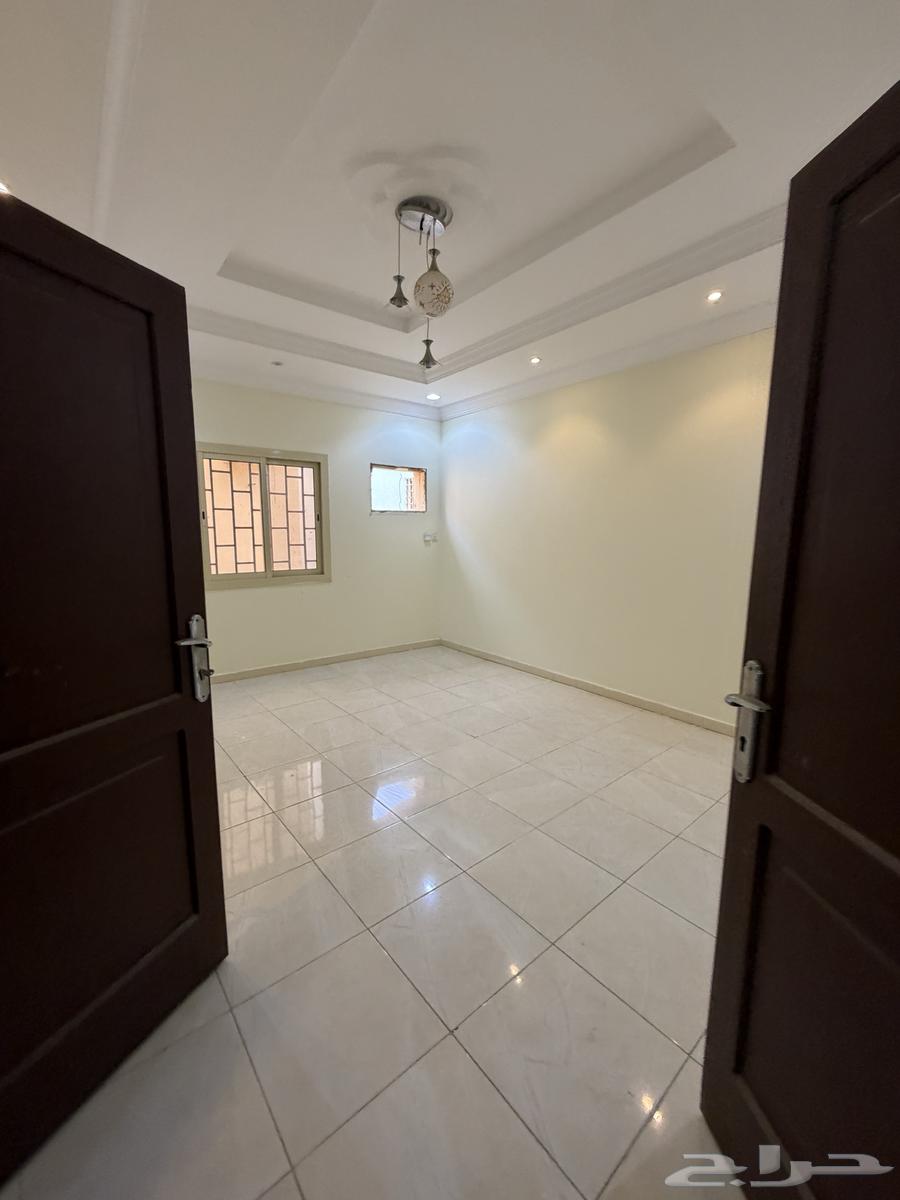 فيلا 4 غرف في الصالحية 8