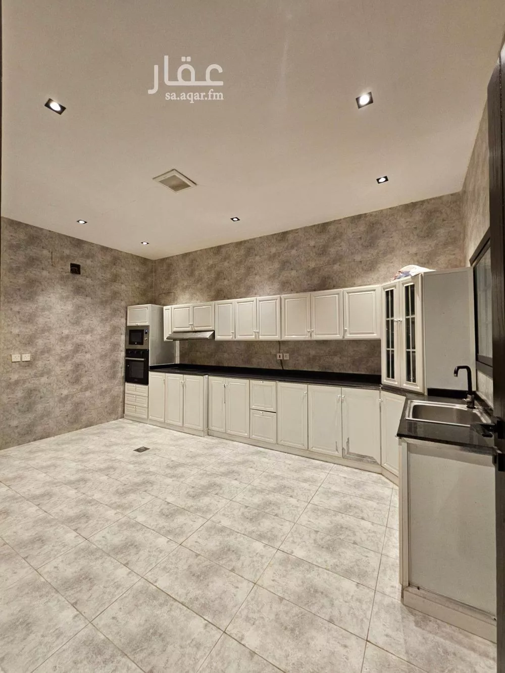 5 bedroom villa in Al Mahdiyyah 3