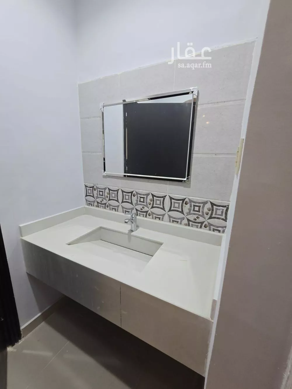 شقة 5 غرف في النور 22