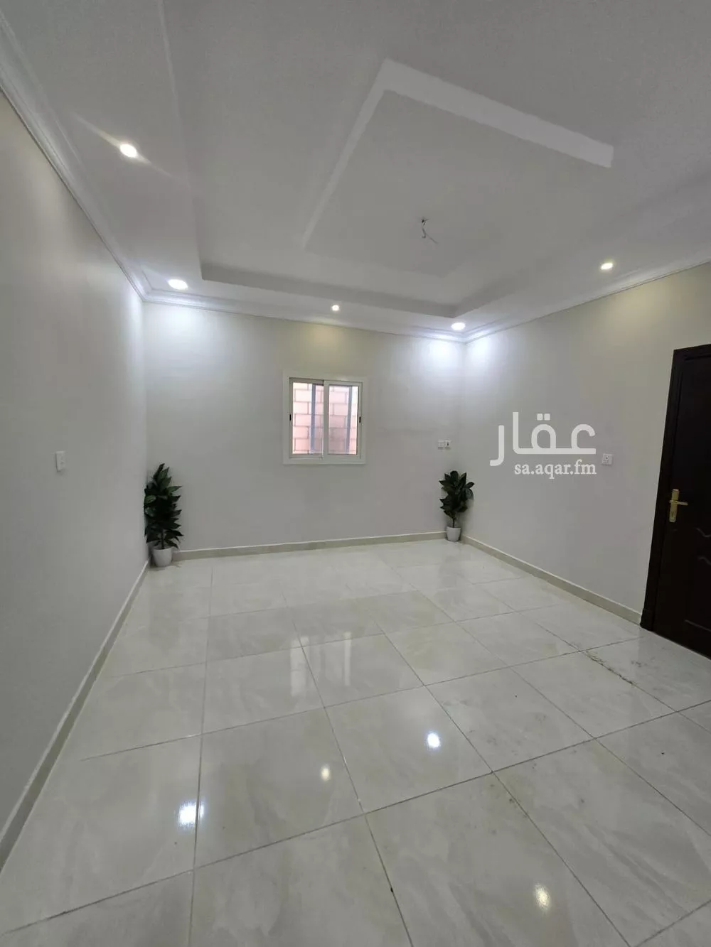 شقة 5 غرف في ضاحية الملك فهد 8