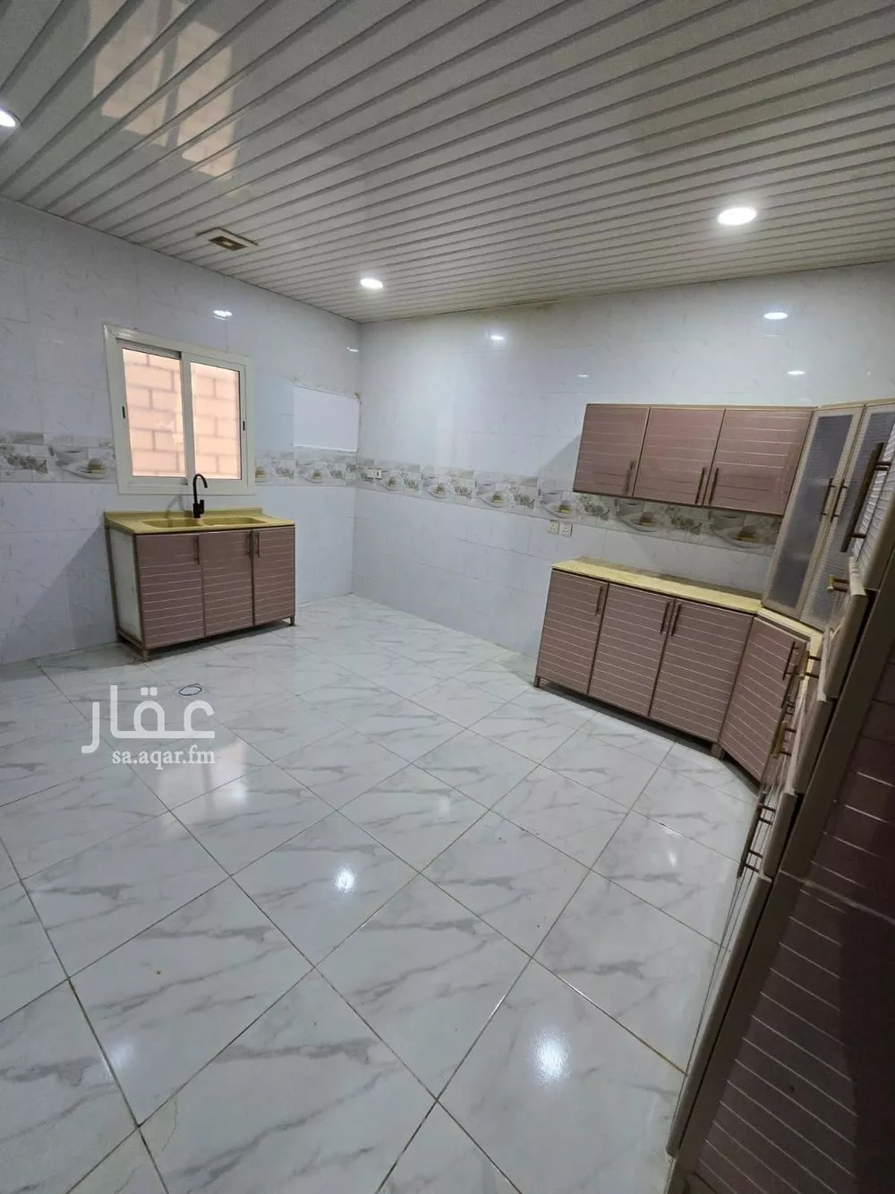 شقة 5 غرف في ضاحية الملك فهد 9