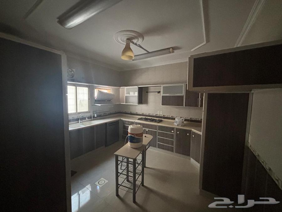 شقة 9 غرف في بدر 8