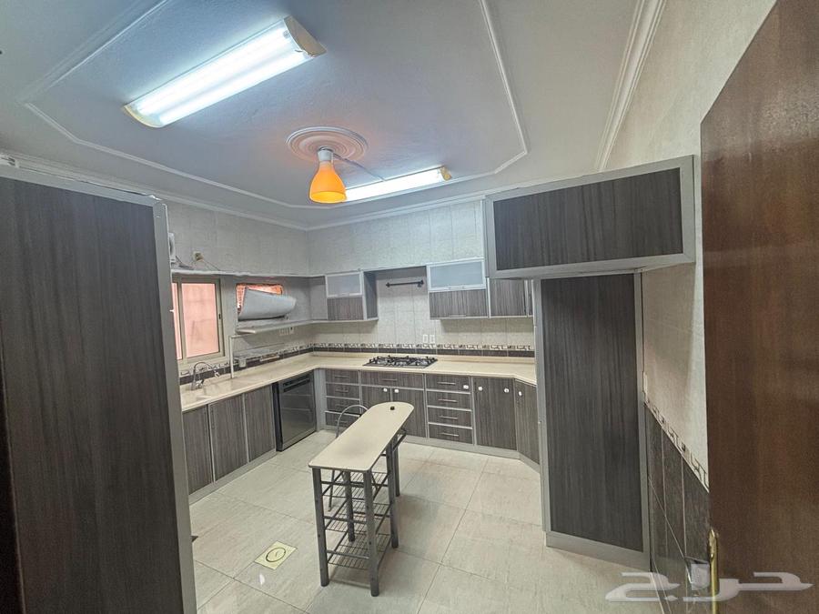 شقة 9 غرف في بدر 9