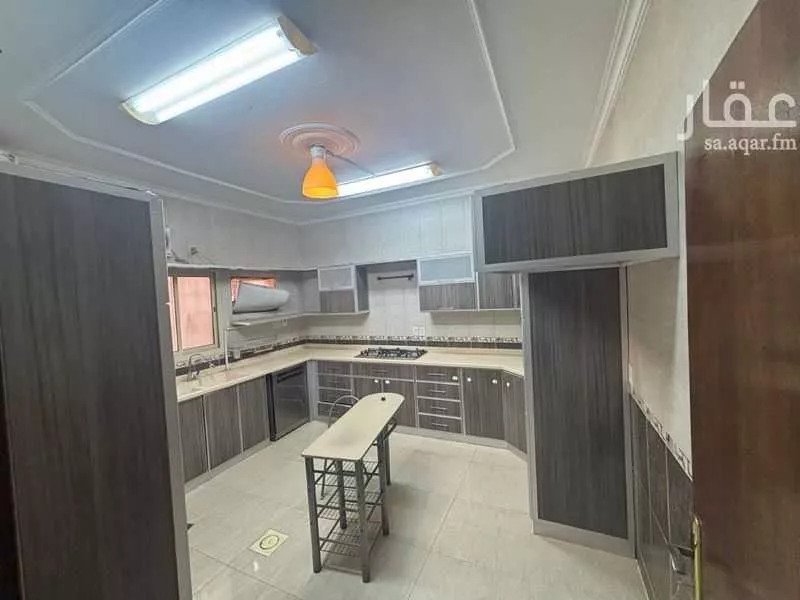 شقة 9 غرف في بدر 9