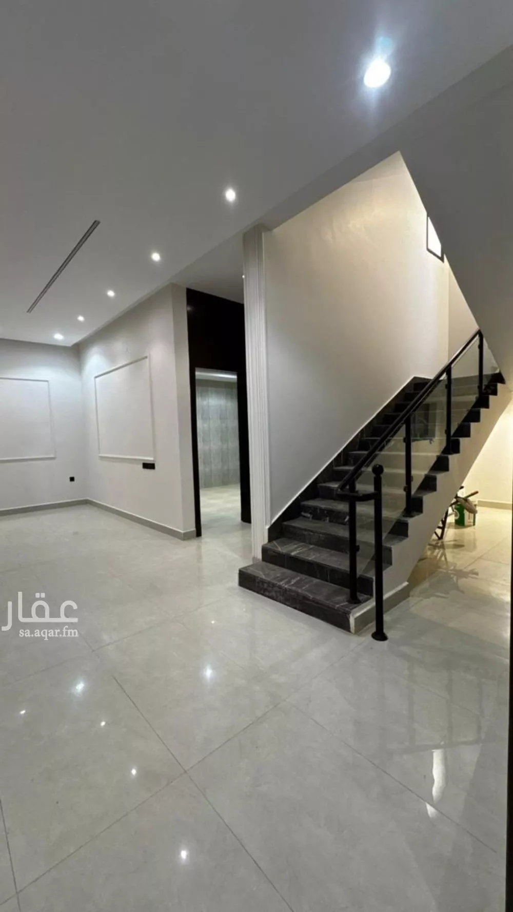 فيلا 6 غرف في النظيم 8