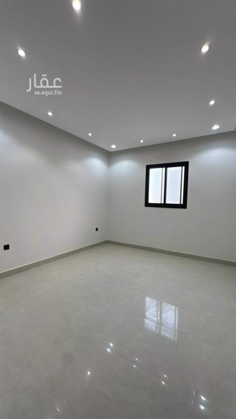 فيلا 6 غرف في النظيم 10