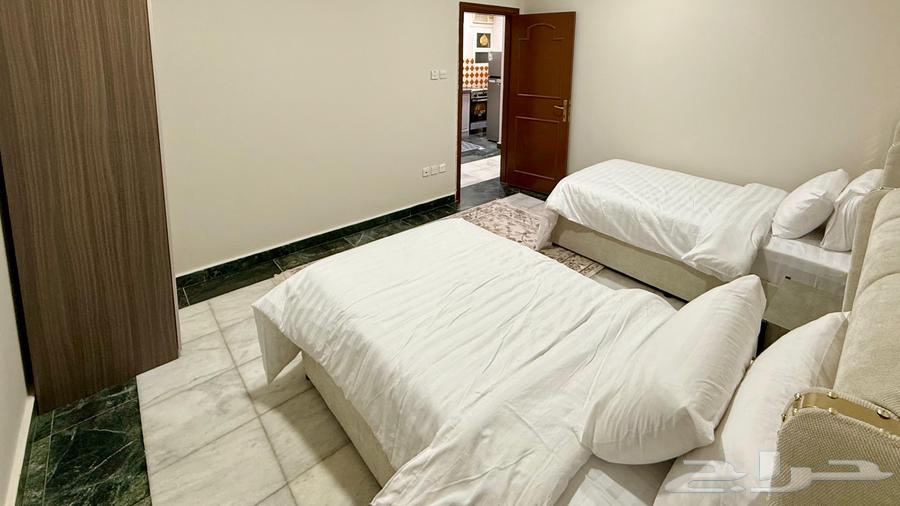 شقة 2 غرف في العزيزية 10