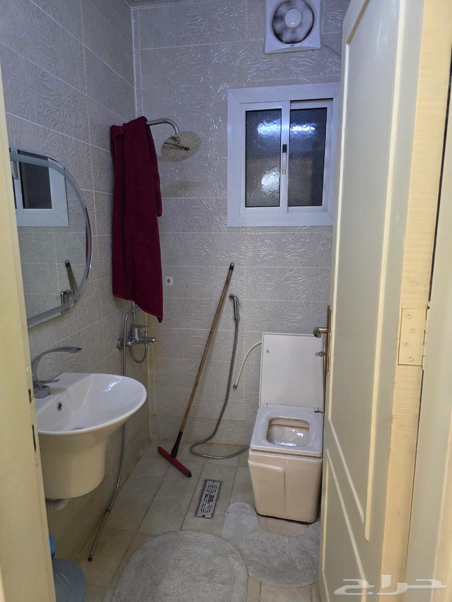 شقة 4 غرف في العزيزية 8