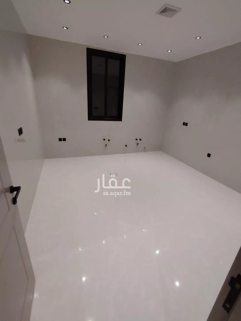 فيلا 8 غرف في الشرق 14