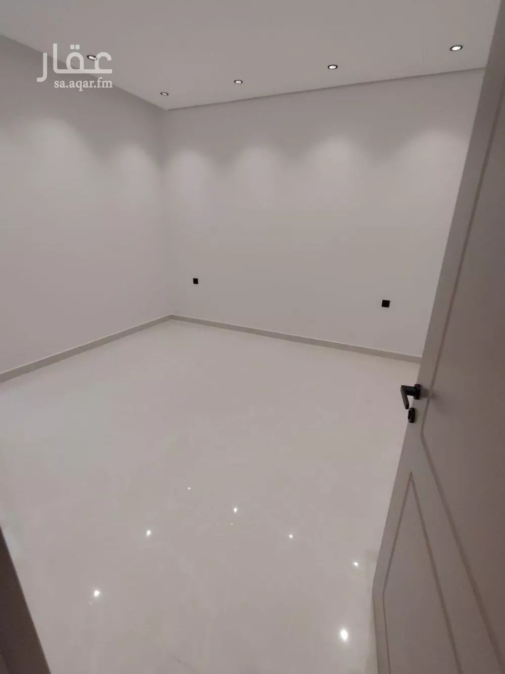 فيلا 8 غرف في الشرق 17