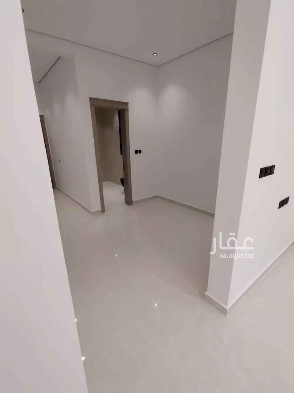 فيلا 8 غرف في الشرق 22