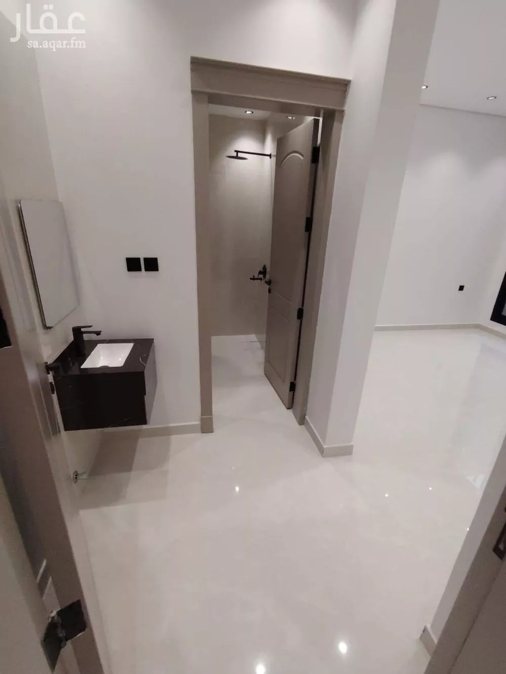 فيلا 8 غرف في الشرق 26