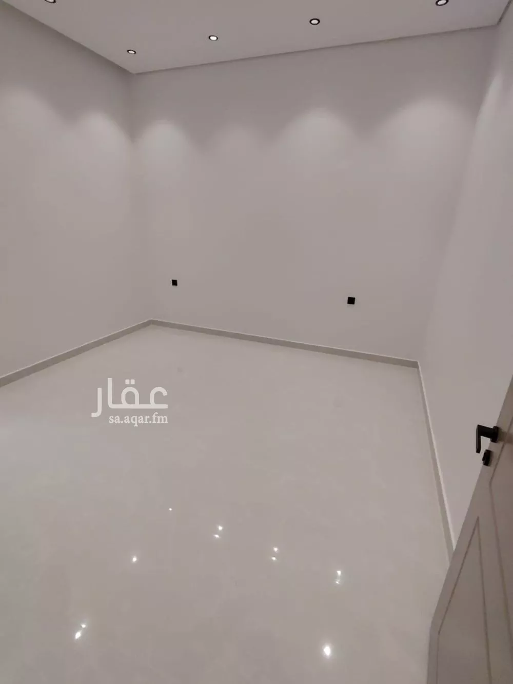 فيلا 8 غرف في الشرق 10