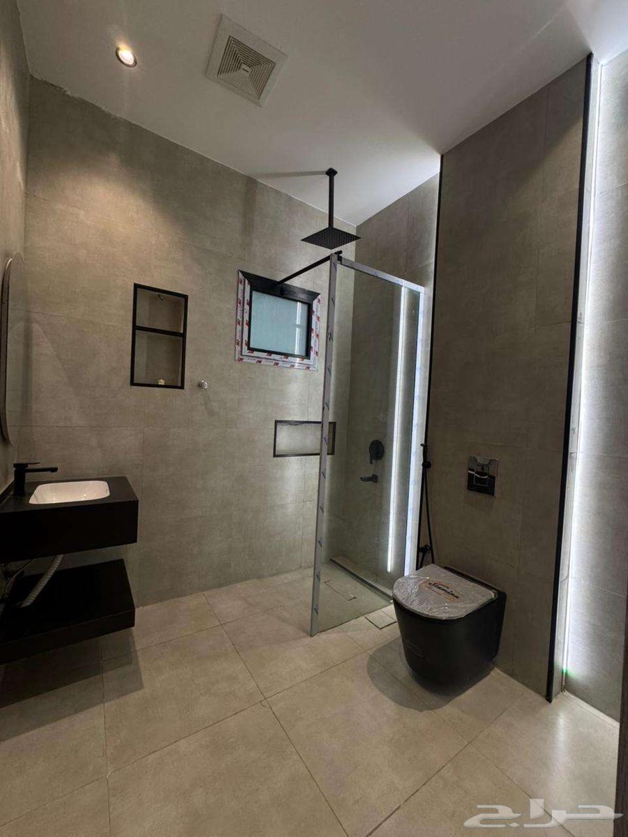 فيلا 9 غرف في ولي العهد 13