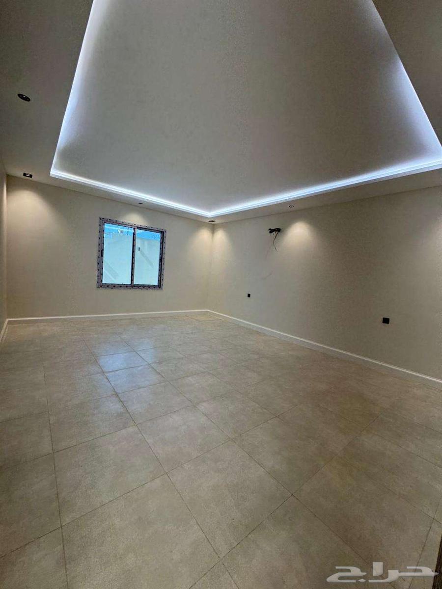 فيلا 9 غرف في ولي العهد 10