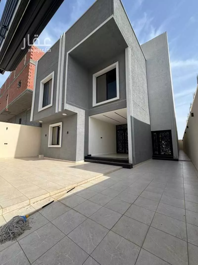 فيلا 9 غرف في الملك فهد 2