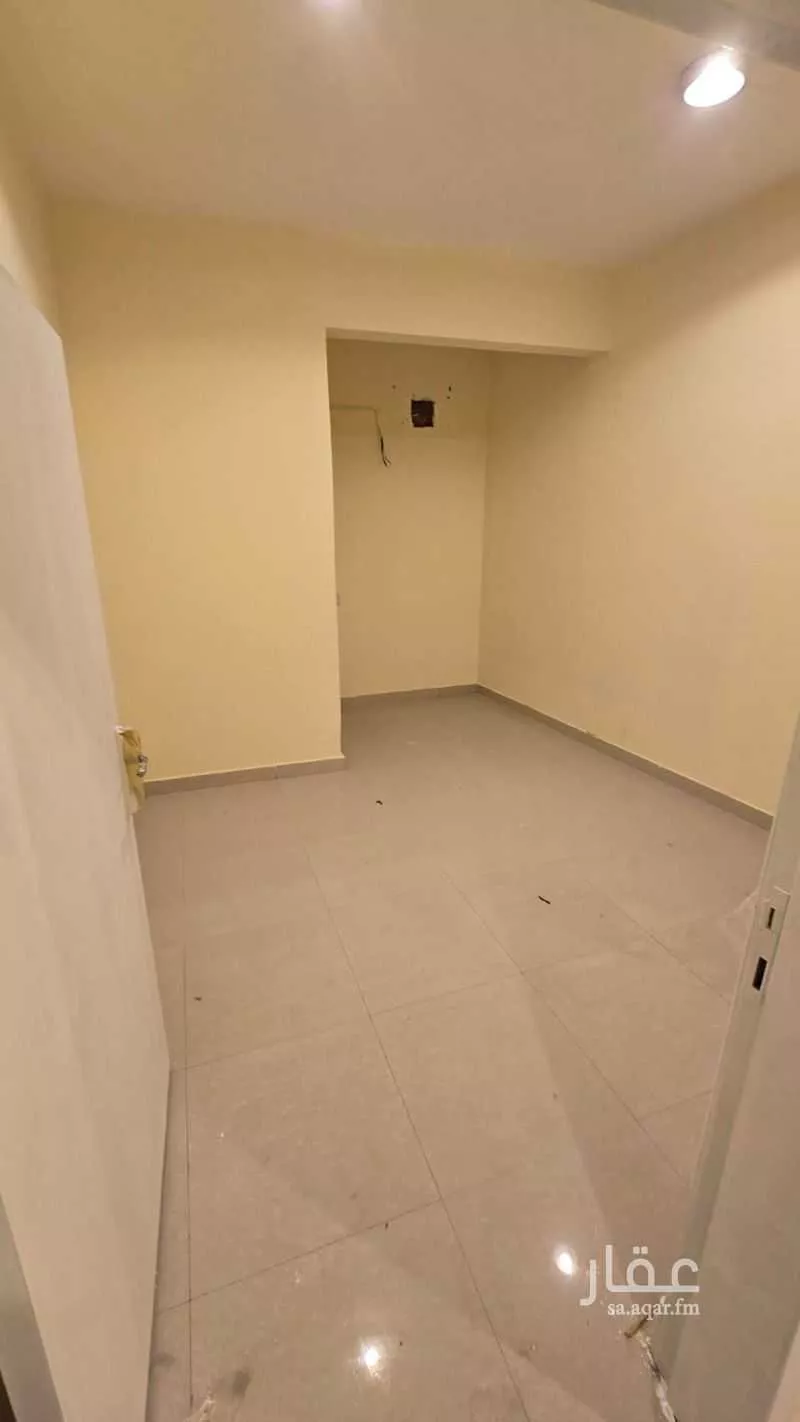 شقة 3 غرف في الديرة 8