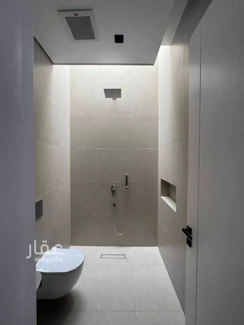 عمارة 729 م² في العارض 6