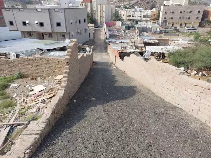 أرض 1722 م² في التنعيم 8