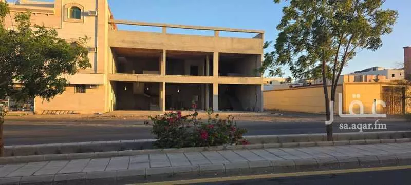 محل 400 م² في العزيزية 3