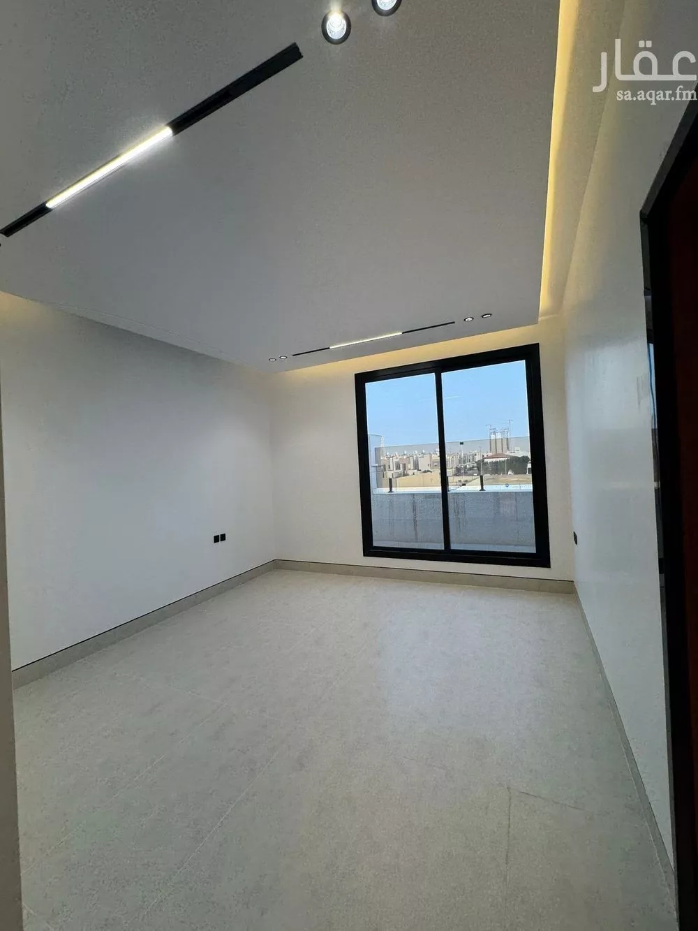 دور 3 غرف في العارض 10