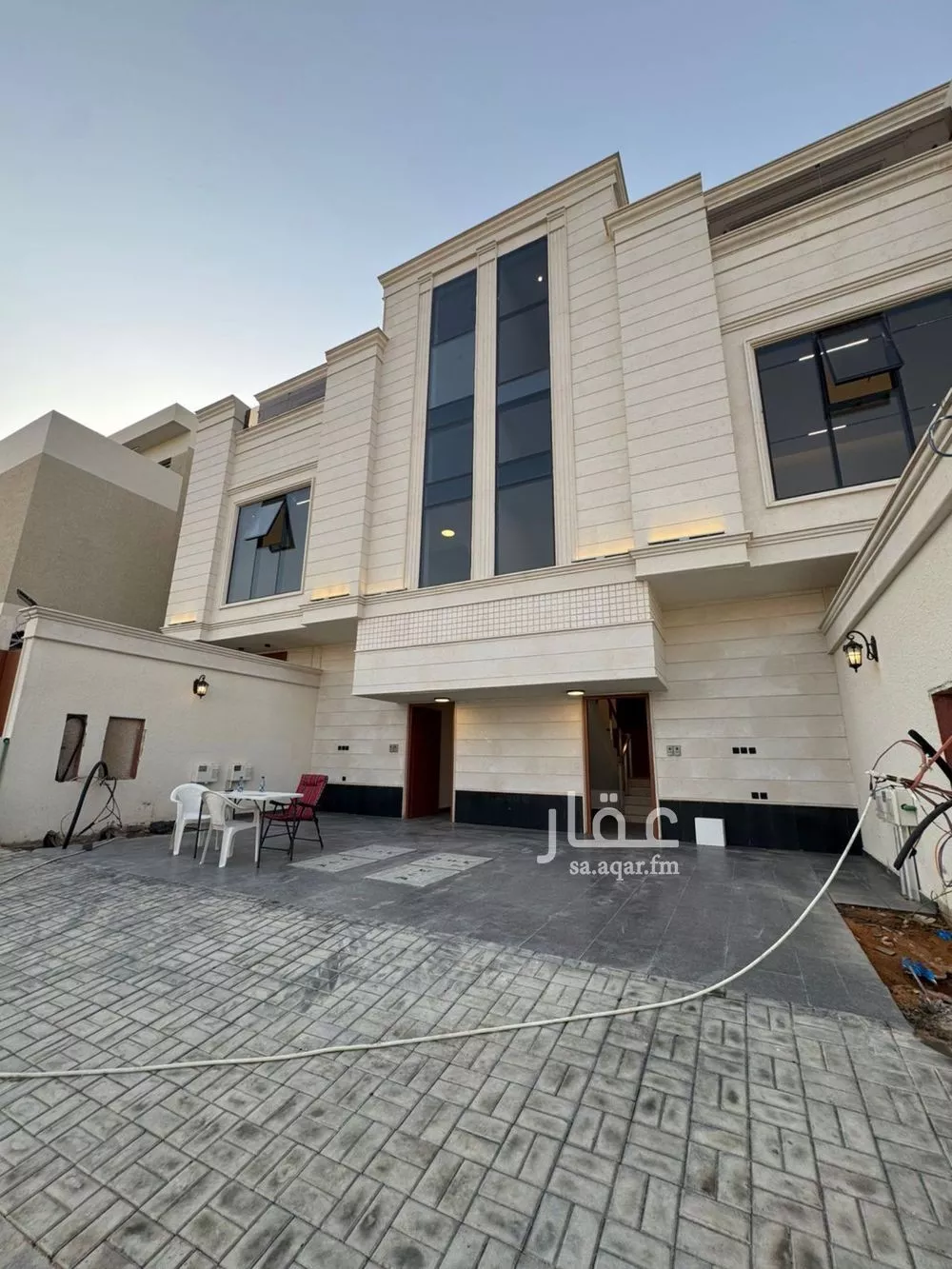 3 bedroom floor in Al Aridh 2