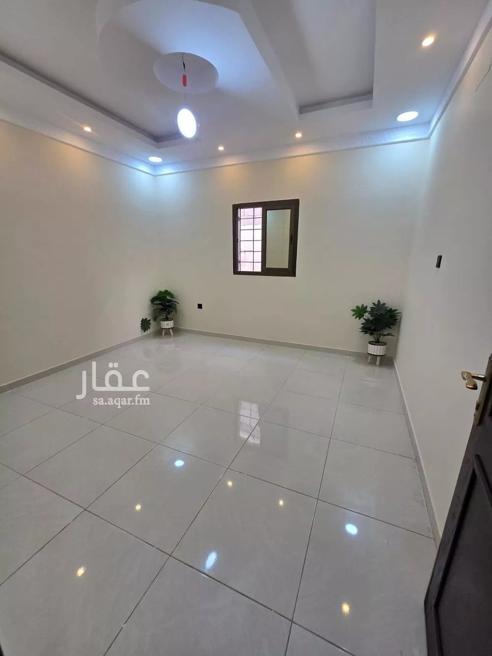 فيلا 9 غرف في ضاحية الملك فهد 5