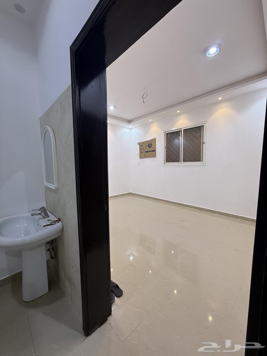 شقة 3 غرف في النخيل 4