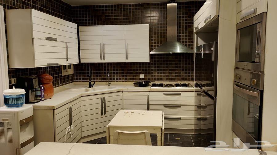 شقة 4 غرف في الملقا 6